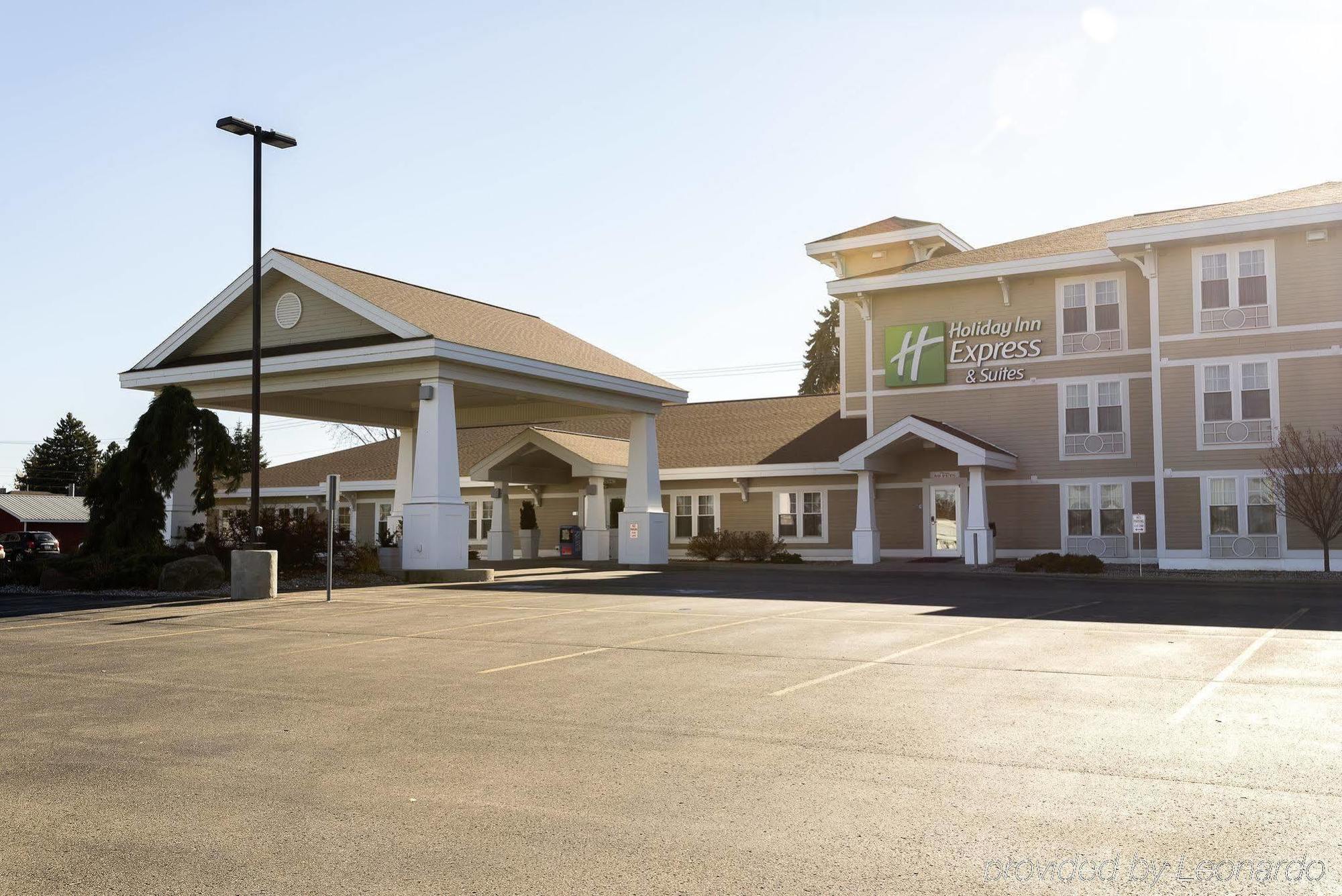 Holiday Inn Express & Suites Iron Mountain, An Ihg Hotel Exteriér fotografie