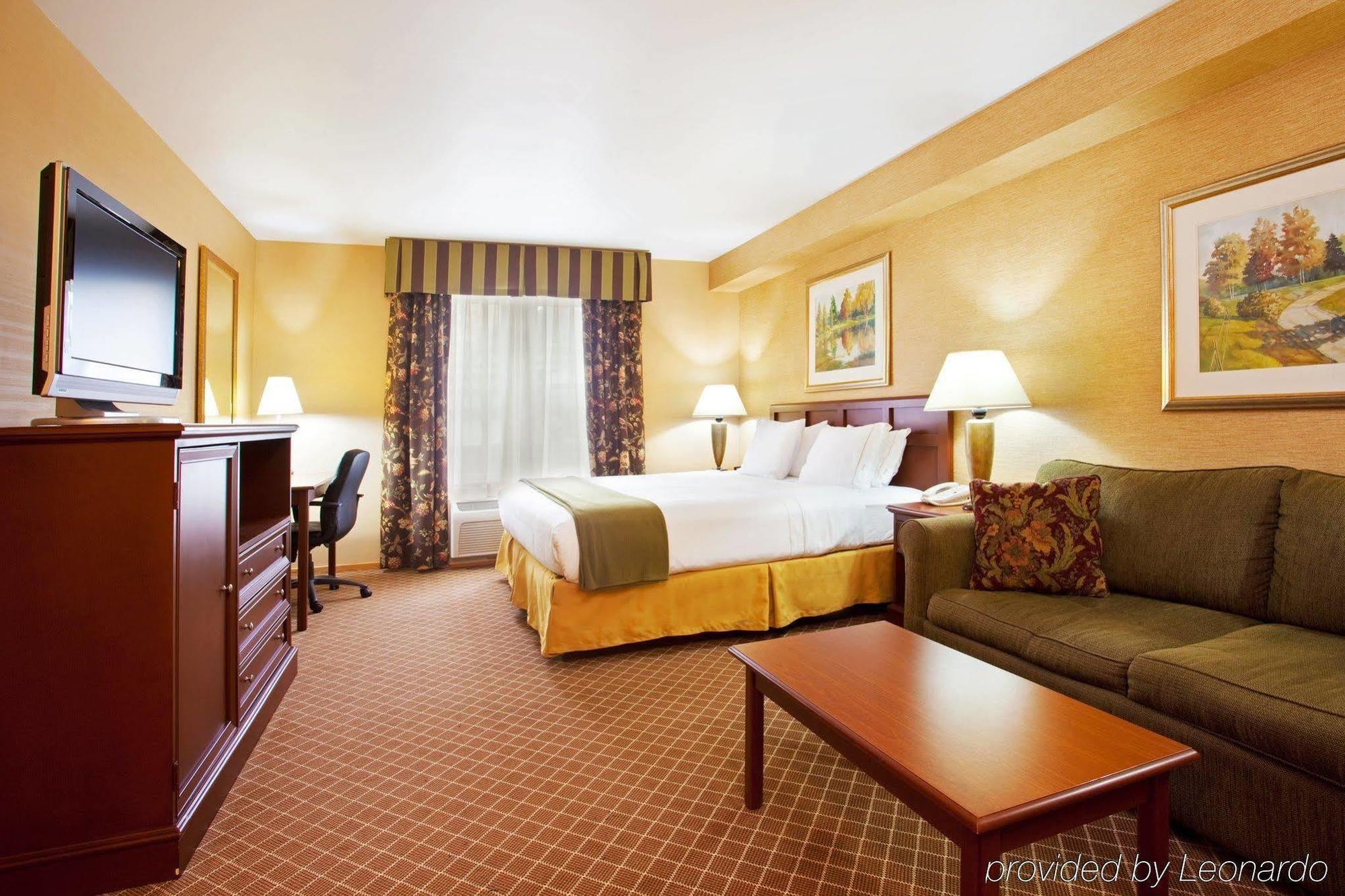 Holiday Inn Express & Suites Iron Mountain By Ihg Pokoj fotografie